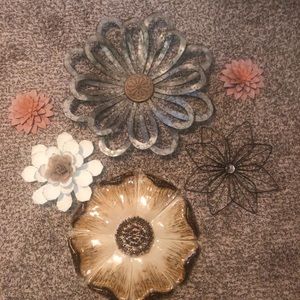Metal wall flowers various sizes